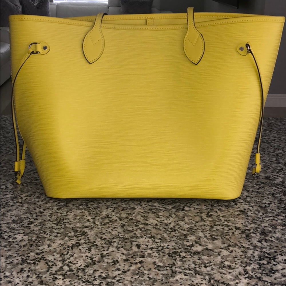 Louis Vuitton Neverfull Handbag